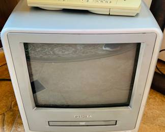 Toshiba CRT TV --perfect for gamers