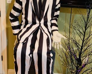 5 ft 8" Beatle Juice Animatronics--works perfectly