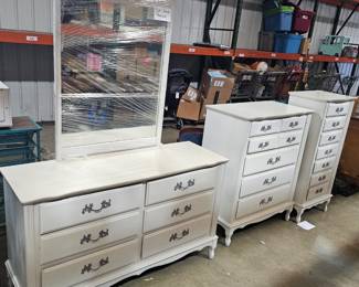 DRESSER WITH MIRROR / CHEST OF DRAWERS / LINGERIE CHEST