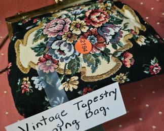 VINTAGE TAPESTRY BAG / PURSE