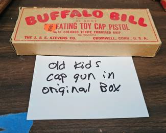 VINTAGE CAP GUN IN BOX