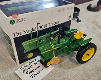 JOHN DEERE TRACTOR TOY