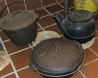 Cast Iron Kettle - Dutch Oven - Pot
