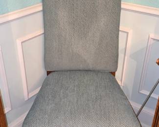 Chair that goes to Dining Table has 6 Chairs