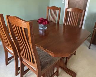 A total of eight chairs with this gorgeous table