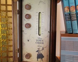 vintage MID CENTURY MODERN RADIO Works great! THE TOWN CRIER