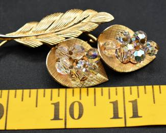 Vintage gold tone Aurora Borealis brooch
