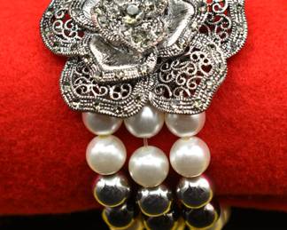 3 strand stretch bracelet with silver tone flower