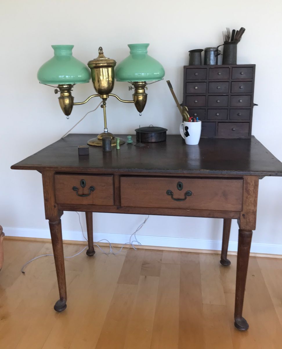 Pennsylvania 2 Drawer Queen Anne Desk