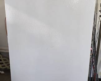 GENERAL ELECTRIC UPRIGHT FREEZER