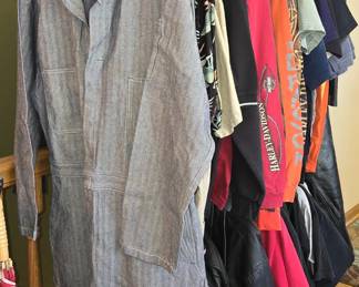 VINTAGE CLOTHES & LARGE COLLECTION OF HARLEY DAVIDSON SHIRTS