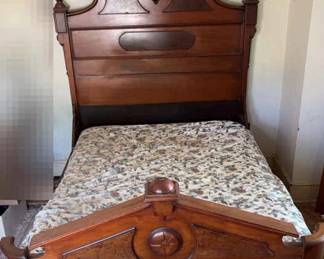 004 Antique Victorian Wood Bed