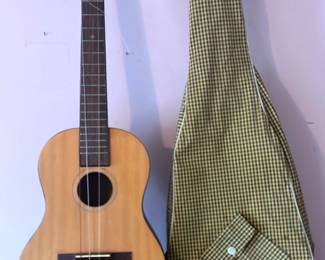 Vintage Lindell Ukulele W Yellow Black Case