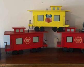 Vintage Missouri Pacific Lines Wooden Caboose,Union Pacific Railroad Caboose, Books Hat