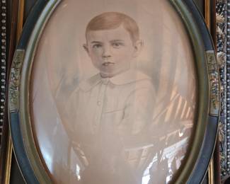 Gorgeous Cueved Glass Frame