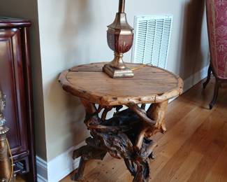 Cabinisk table