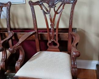 dinning table with 2 leafs and 6 chairs