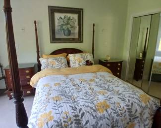 4 Poster bed with mattress and linen