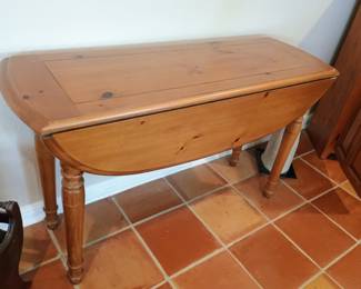 Sofa table with dropdown leafs
