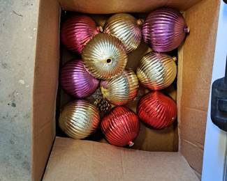 LARGE CHRISTMAS ORNAMENTS