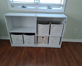 2 SHELVING UNITS WITH STORAGE BASKETS