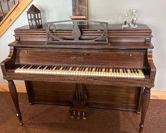 Upright piano