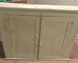 Chippy jelly cabinet.has 4 legs that can be put on it. Pic #1.