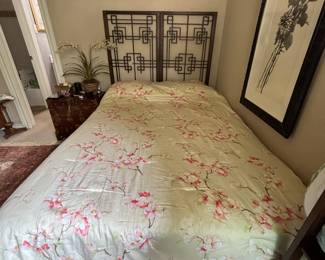 Screen headboard