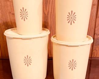 Set of vintage Tupperware in great condition!