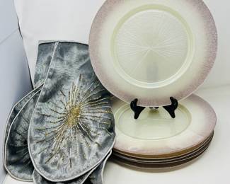 Elegant Silver TAHARI Scalloped Table Linen with 6 Glass