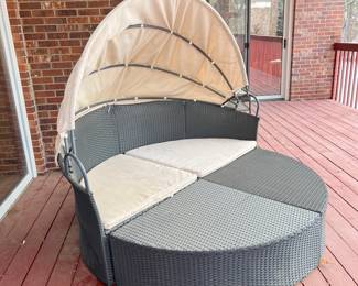 66” Diameter Outdoor Patio Daybed with Canopy