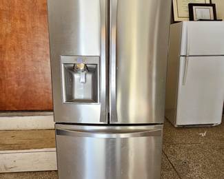 Kenmore Elite Side by Side Refrigerator with Bottom Drawer Freezer (2017) In Stainless Finish