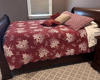 RH queen size quilt with 4 pillow shams. Used excellent condition. 100% cotton.
