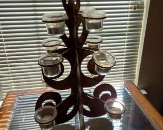 Wooden mug tree with hanging coffee cups