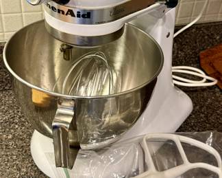 Kitchen Aid Classic Series 4.5 Qt Tilt-Head Mixer with Stand