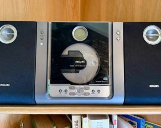 Phillips MC235B Micro CD, AM/FM Tuner with Speakers