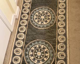 2'3"x 6'9" 100% Wool Tan/Grey Carpet Runner
