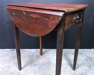 Antique pembroke table