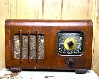 Late 1930s Truetone Radio