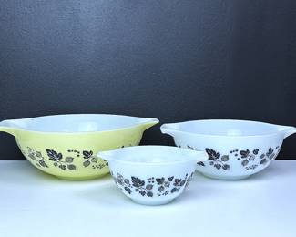 Vintage Pyrex Goosberry Cinderella mixing bowls