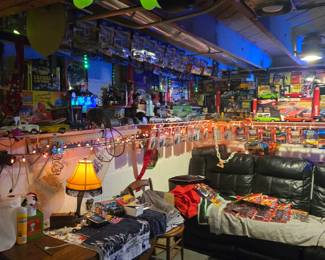 Lots including 18 scale diecast some in boxes
