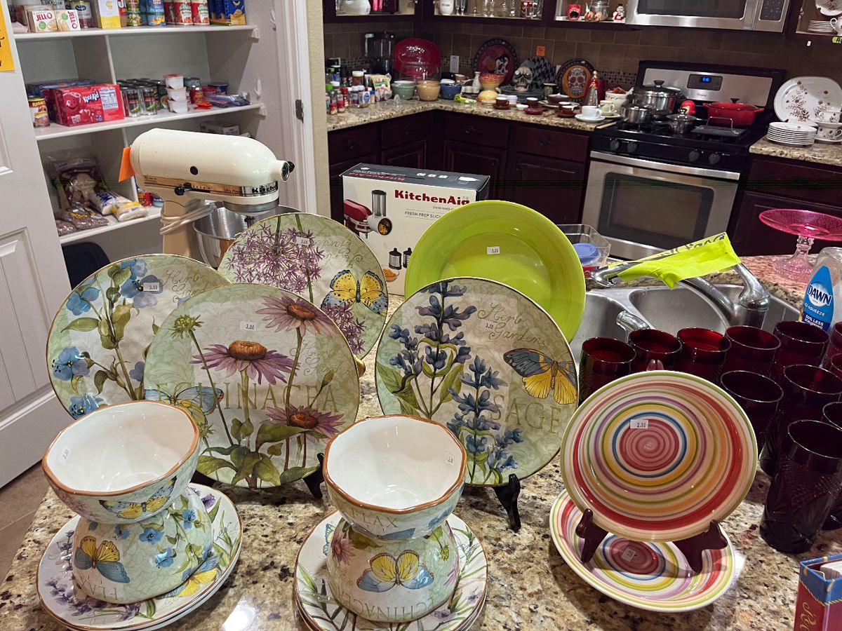 SOME OF THE BEAUTIFUL KITCHENWARE HERE!