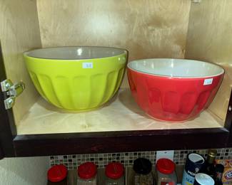 COLORFUL MIXING BOWLS