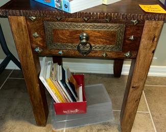RUSTIC-STYLE END TABLE