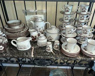 NORITAKE STONEWARE SET "DESERT FLOWERS"