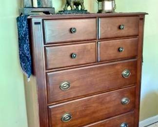 Modern chest of drawers