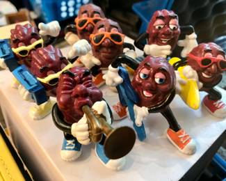 🎵I heard it through the grapevine🎵
California raisins