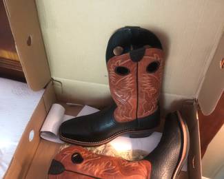 New Ariat boots size 9.5D