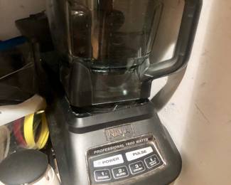 Ninja blender with accessories