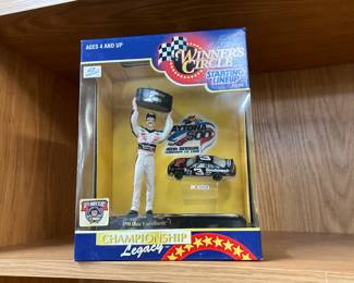 Dale Earnhardt Starting Lineup SLU 1998 BASCAR Winners Circle Action Figure & Car